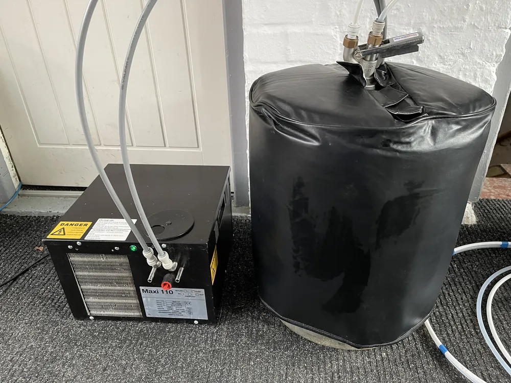 Actively cooled keg jacket fitted over a keg and connected to a Maxi 110 python cooler